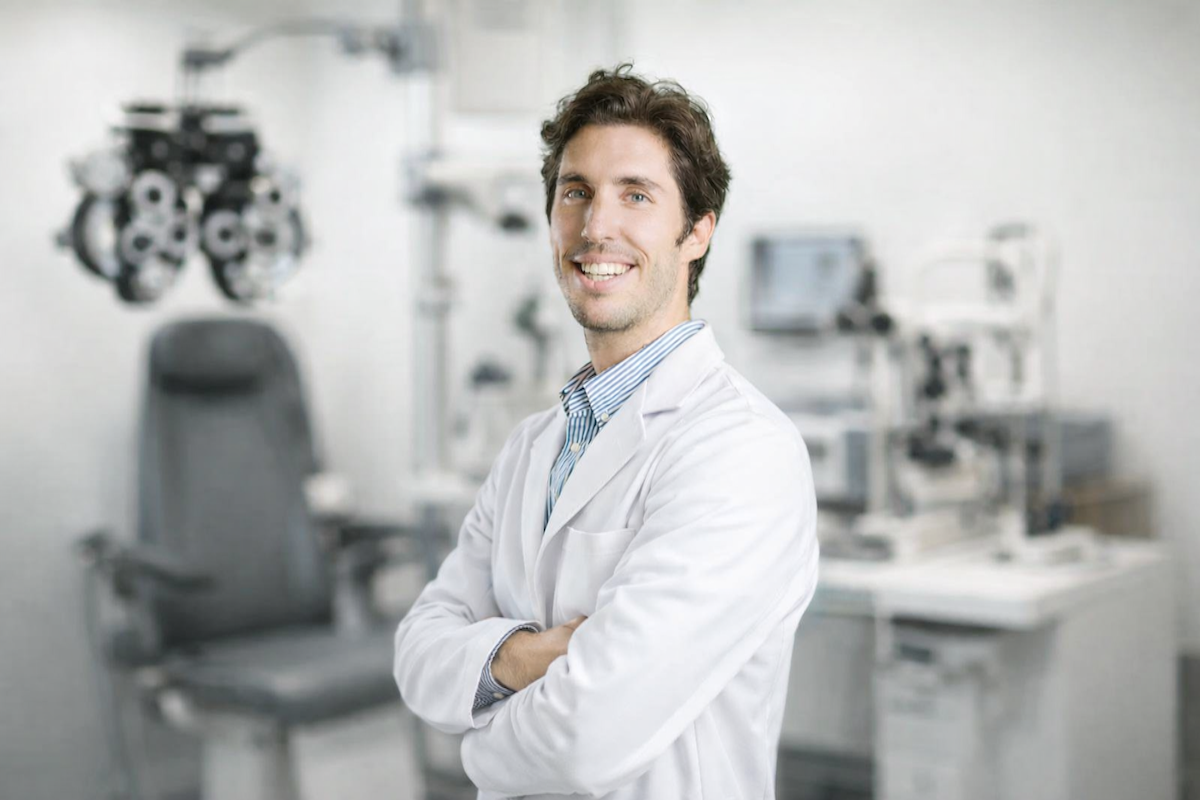 Dr. Martín Puzo - Cirujano Oftalmólogo